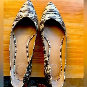 Chloe Black and White Abstract Print Ballet Flats